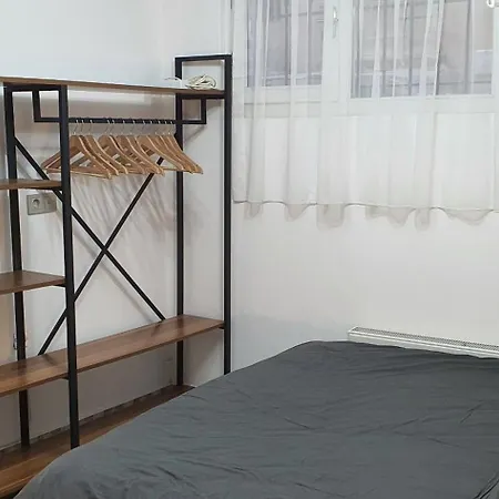 アパート Modern - Affordable - Spacious At Center *