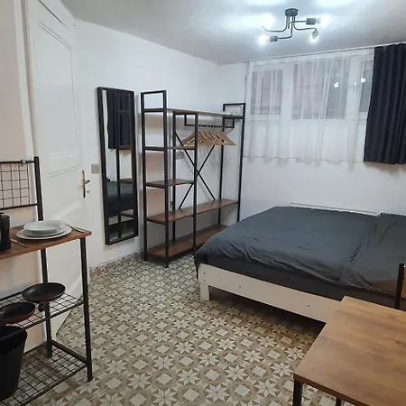 アパート Modern - Affordable - Spacious At Center *
